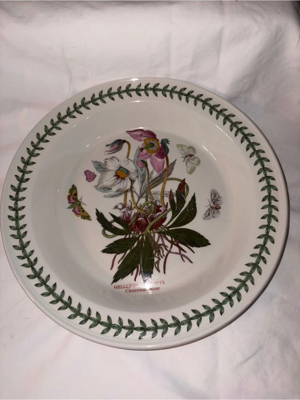 Like new Portmeirion Botanic Garden Pie Plate Christmas Rose